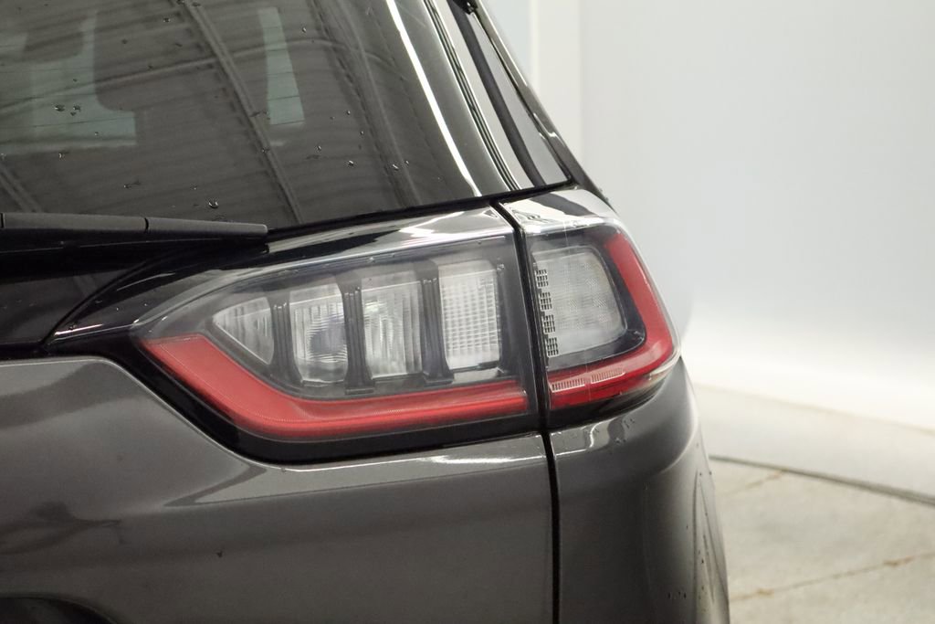 Used 2021 Jeep Cherokee Limited image 17