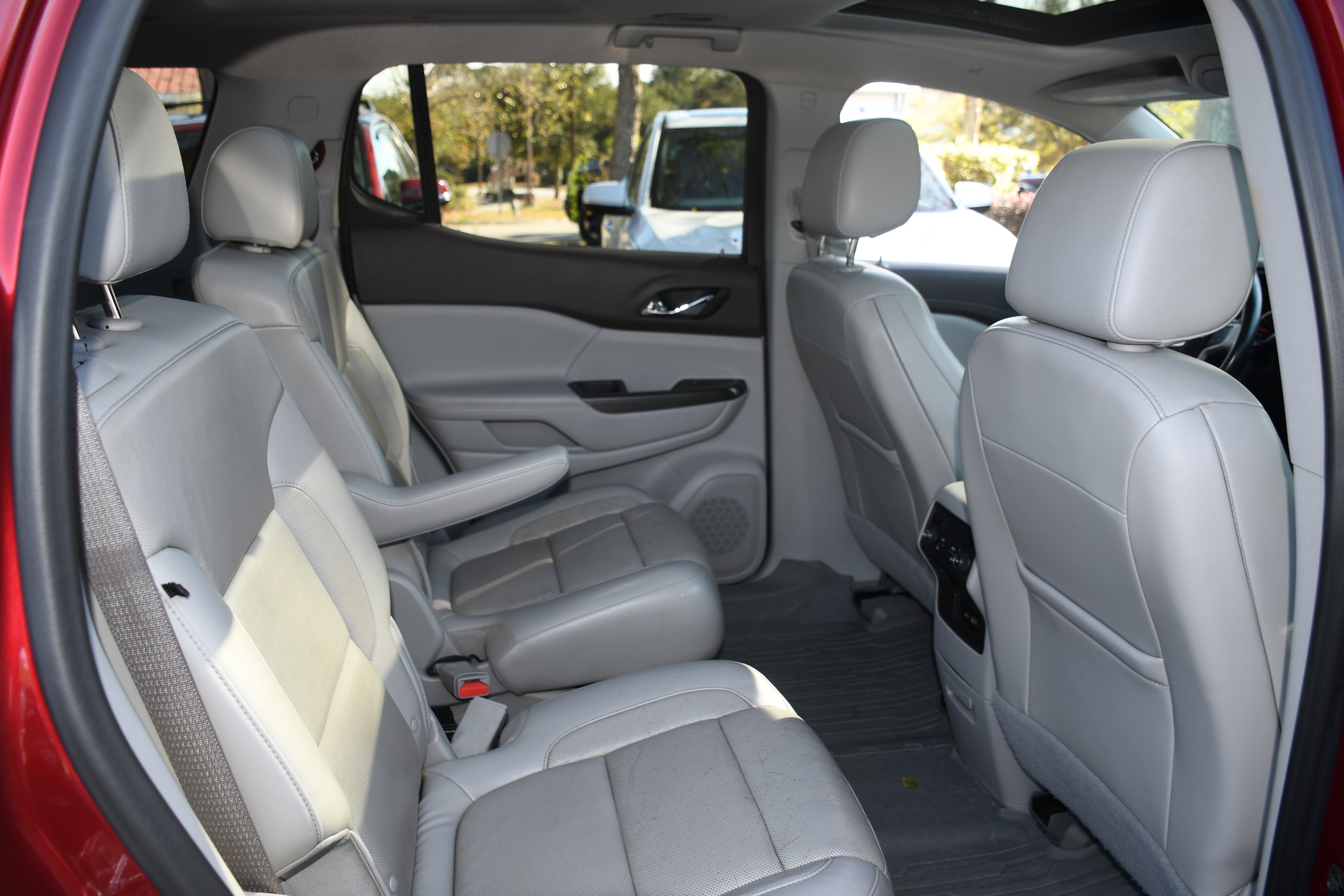 Used 2020 GMC Acadia SLT w/ Premium Package image 21