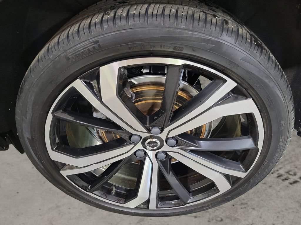 Used 2022 Volvo XC60 B6 R-Design w/ Advanced Package AWD/4WD image 10