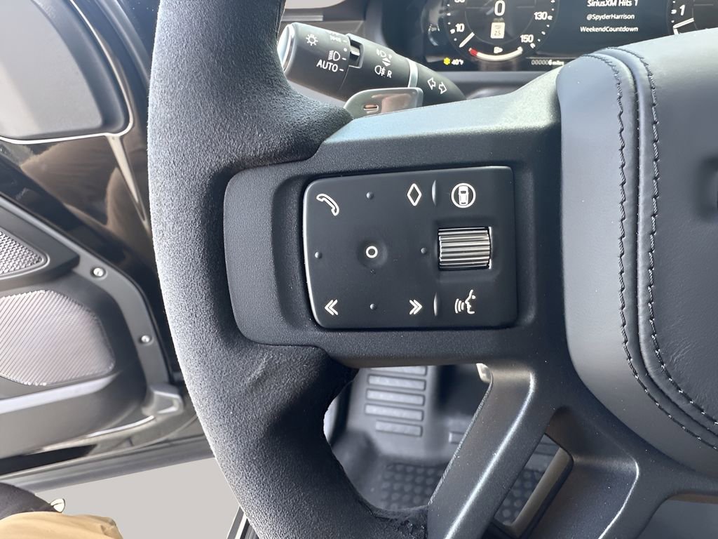 New 2024 Land Rover Defender 90 V8 image 10