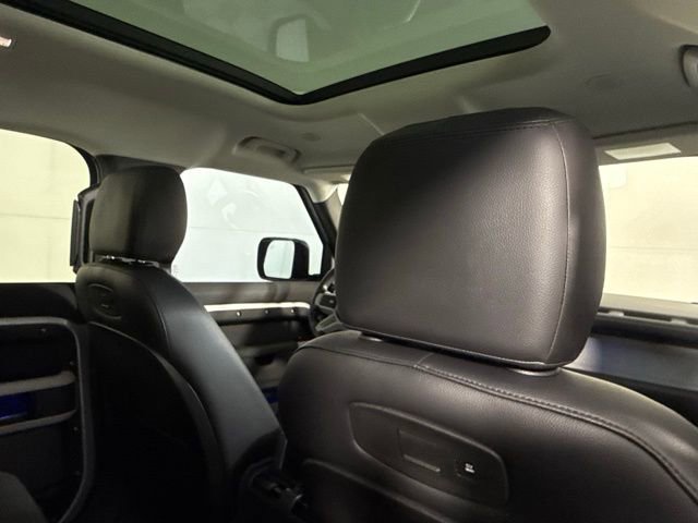 Used 2020 Land Rover Defender 110 SE image 28