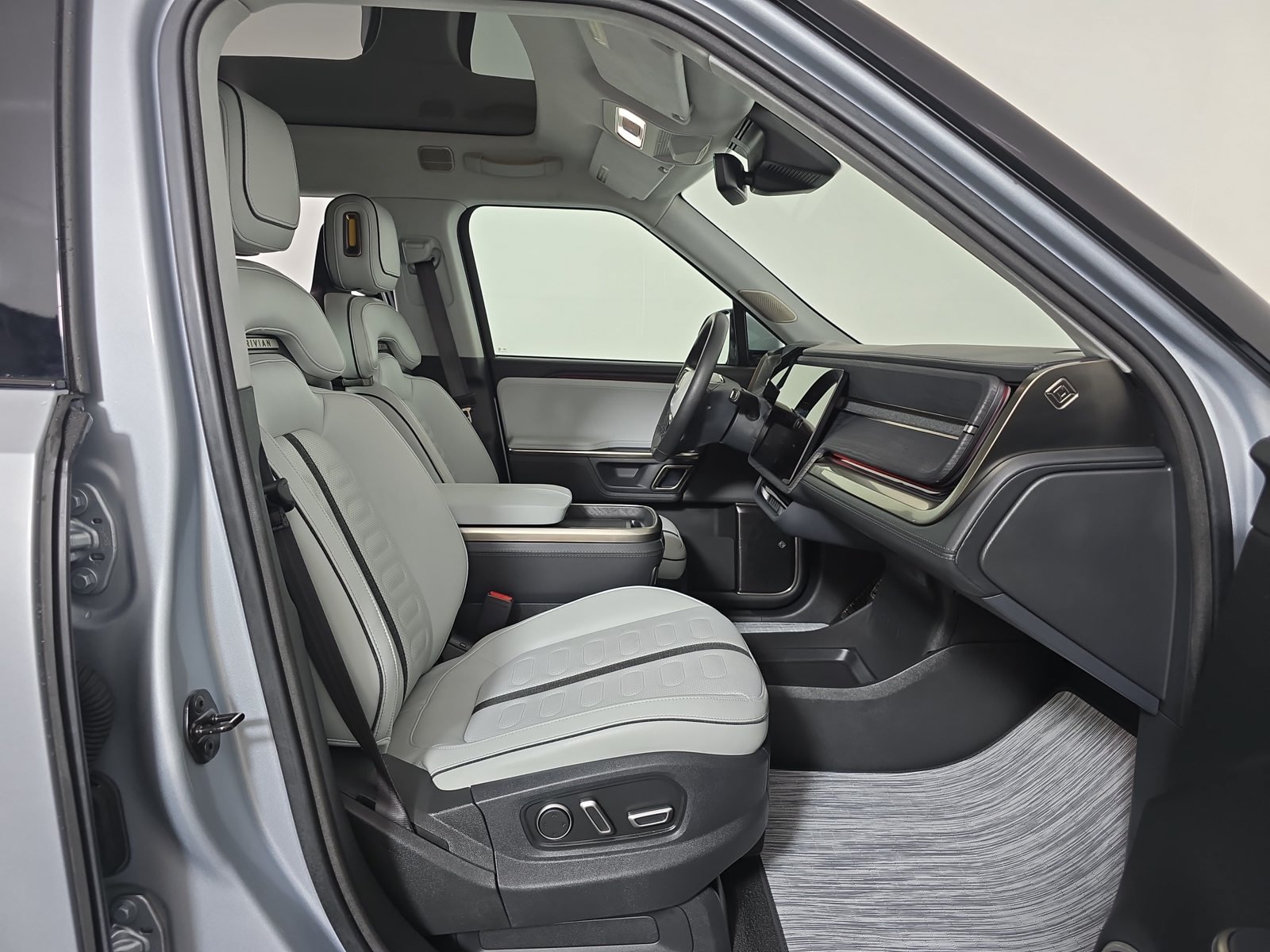 Used 2024 Rivian R1T Adventure Dual AWD/4WD image 23