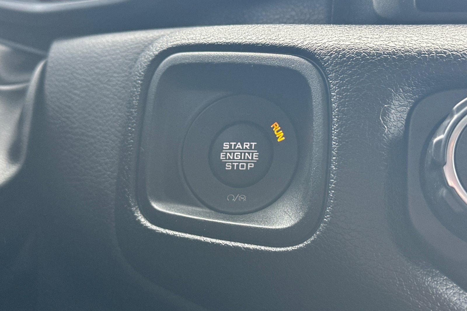 Used 2025 Jeep Gladiator Sport AWD/4WD image 20