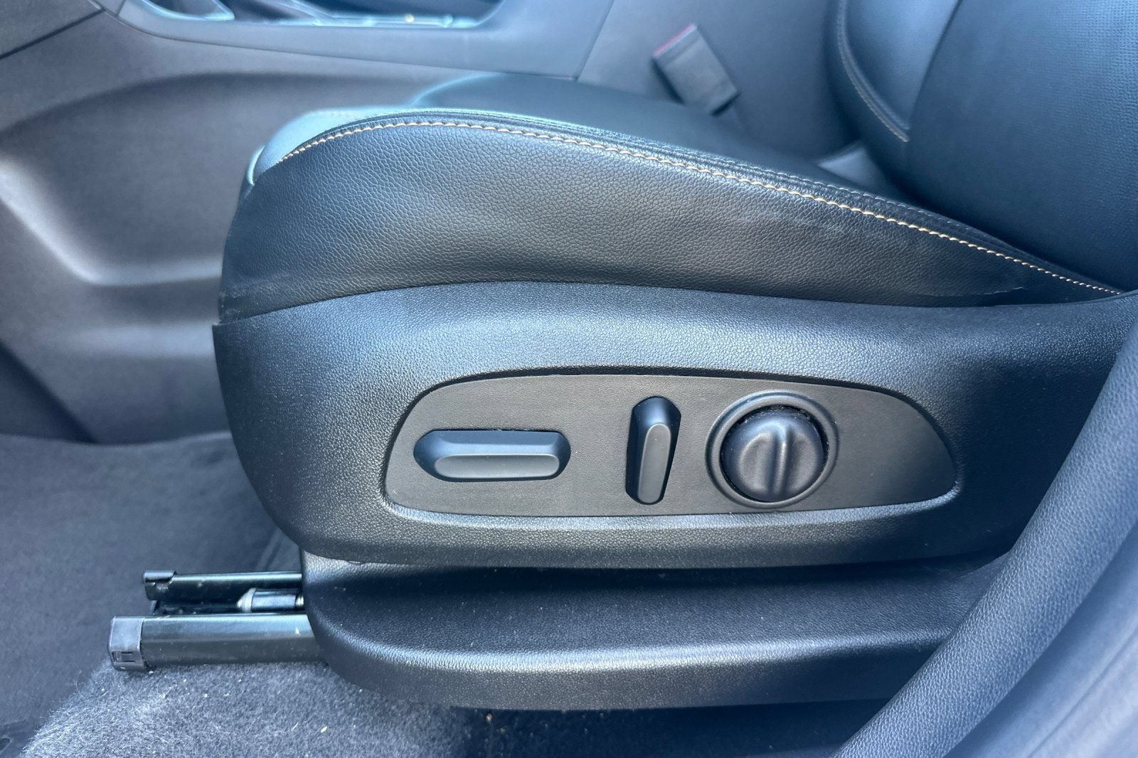 Used 2023 Chevrolet Equinox Premier FWD image 13