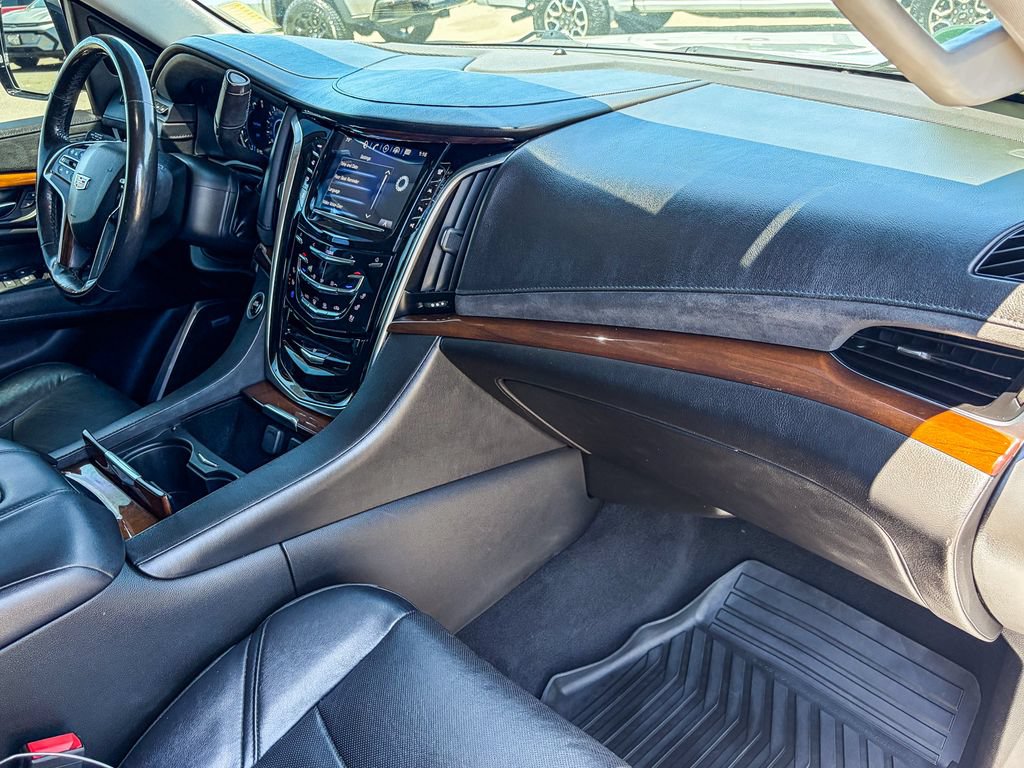 Certified 2020 Cadillac Escalade Luxury AWD/4WD image 30