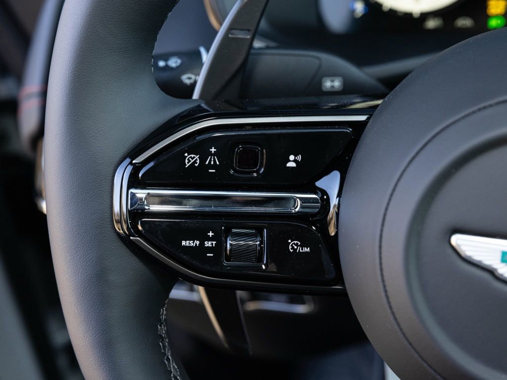 New 2026 Aston Martin DBX 707 image 34