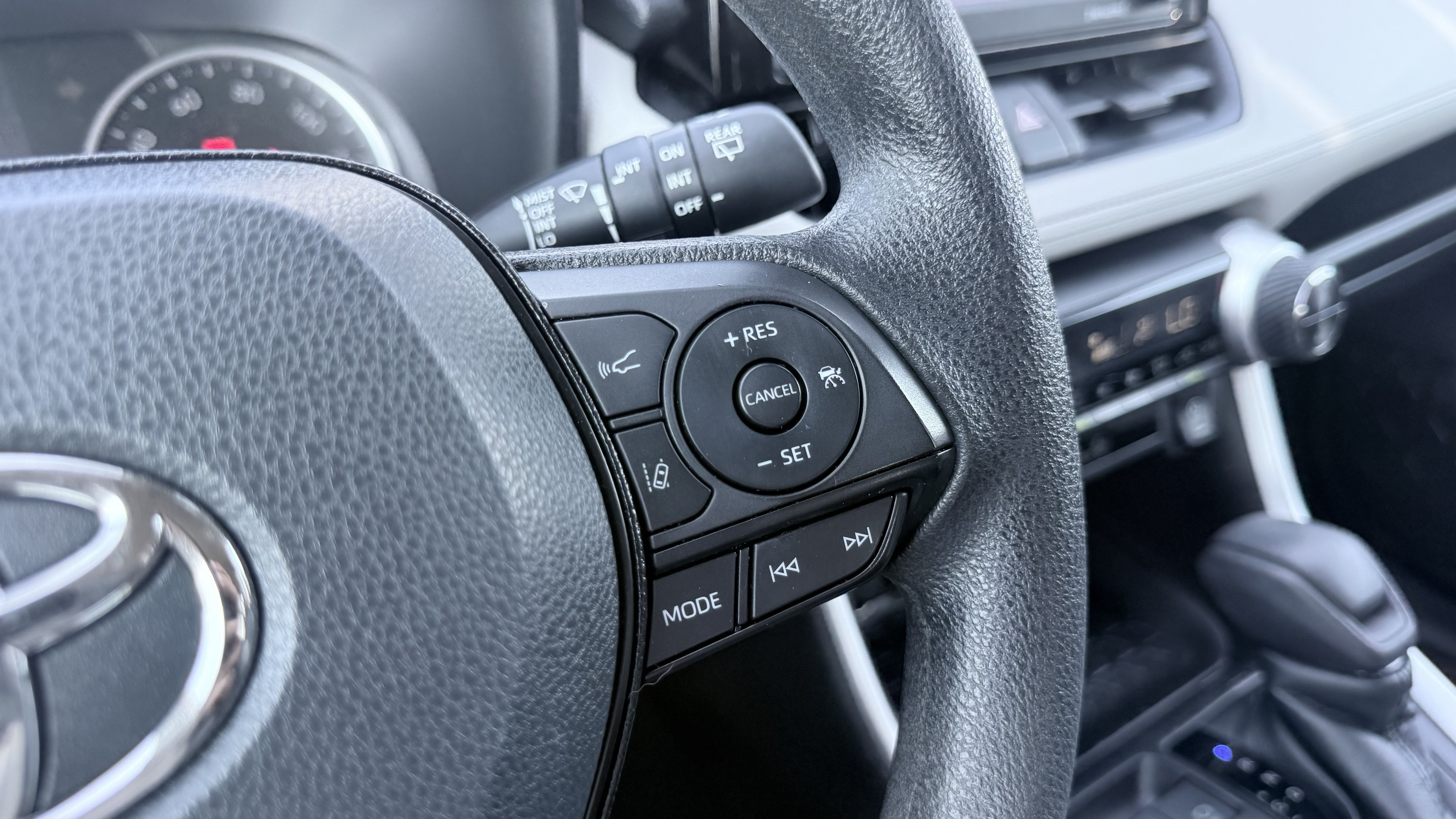 Used 2021 Toyota RAV4 XLE AWD/4WD image 48