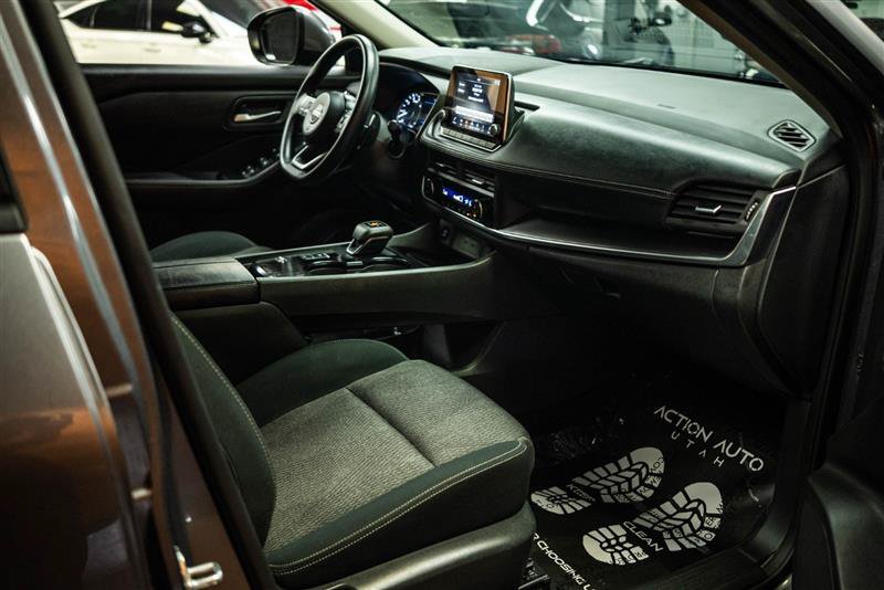 Used 2024 Nissan Rogue SV FWD image 14