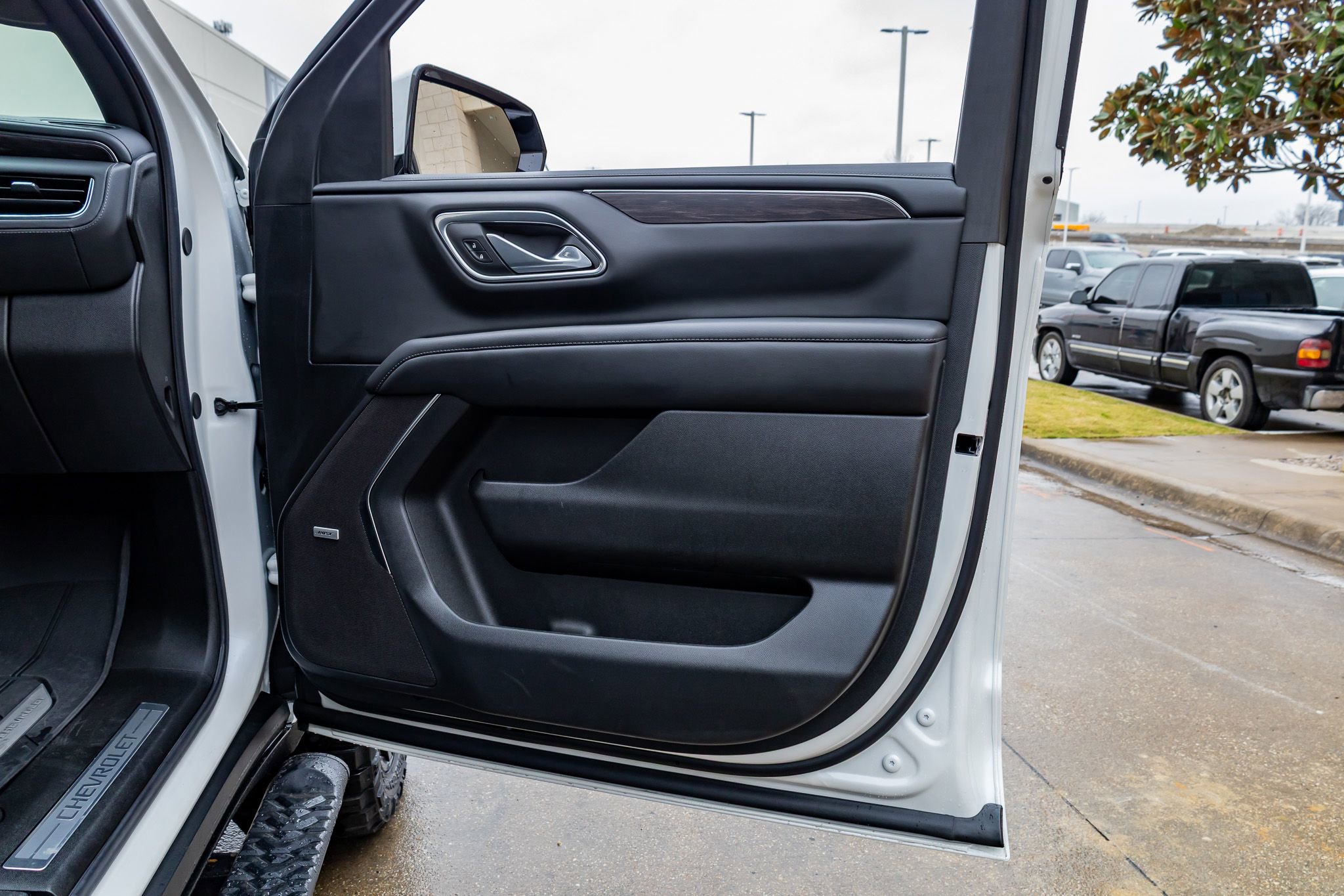 Used 2024 Chevrolet Tahoe Z71 w/ Luxury Package image 38