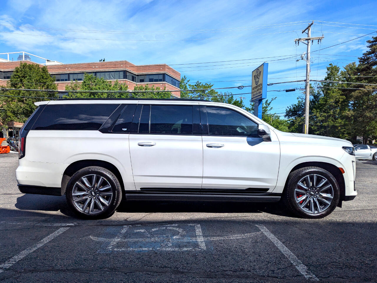 Used 2022 Cadillac Escalade ESV Sport Platinum image 6