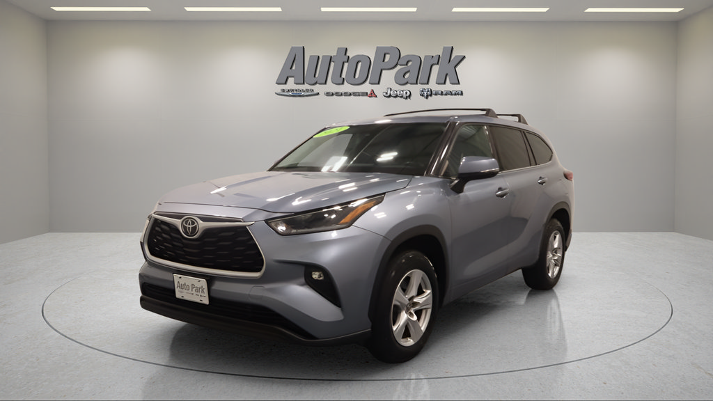 Used 2021 Toyota Highlander LE FWD image 5