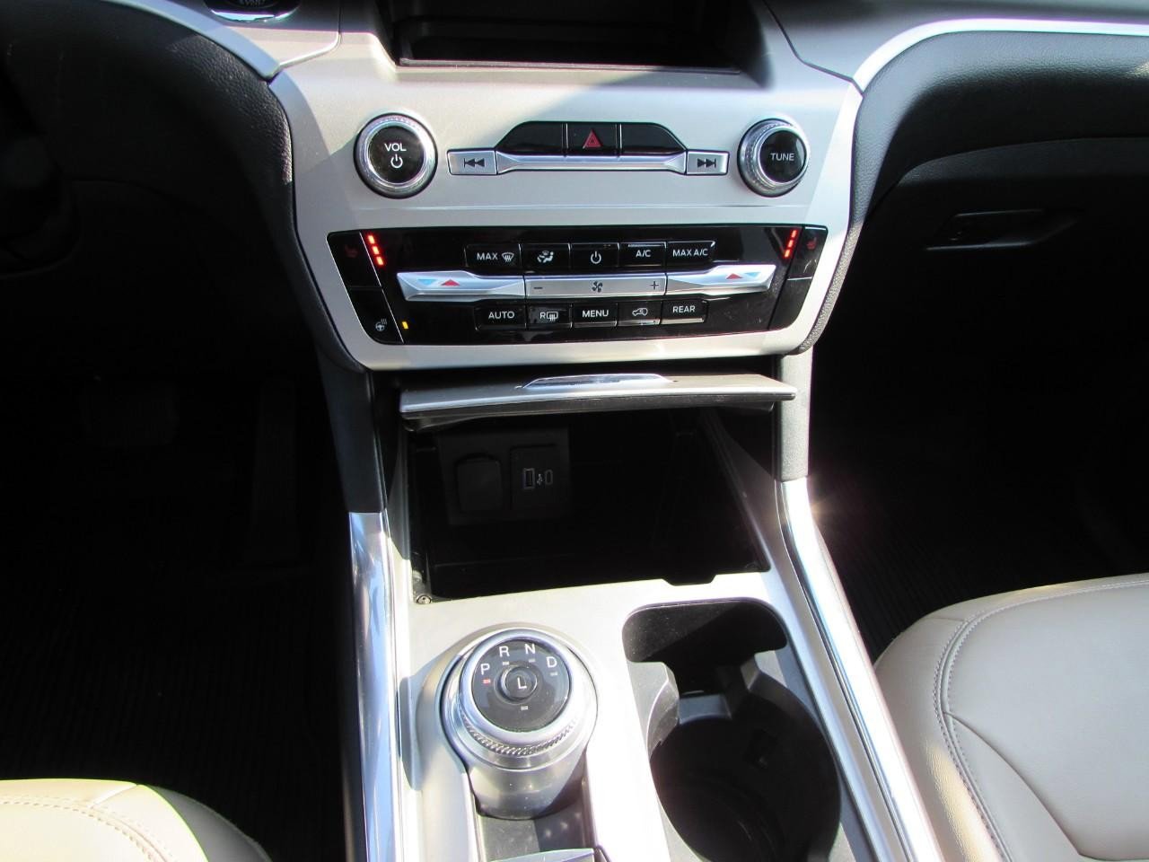 Used 2022 Ford Explorer XLT w/ Equipment Group 202A image 21