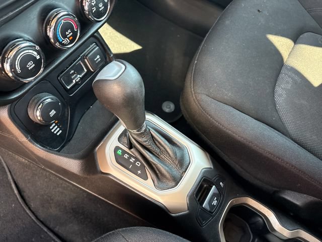Used 2017 Jeep Renegade Latitude AWD/4WD image 23