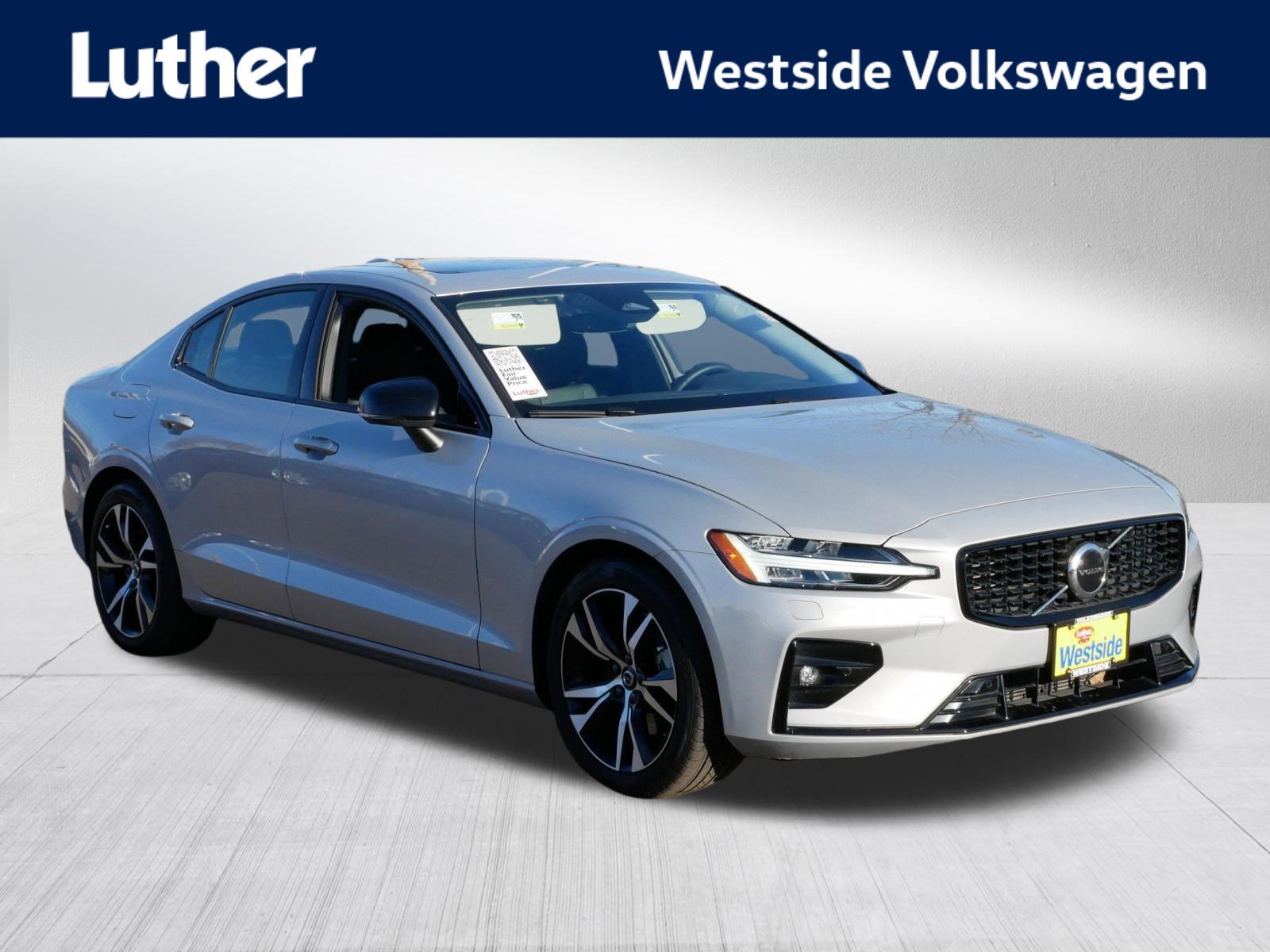 Used 2025 Volvo S60 B5 Core image 1
