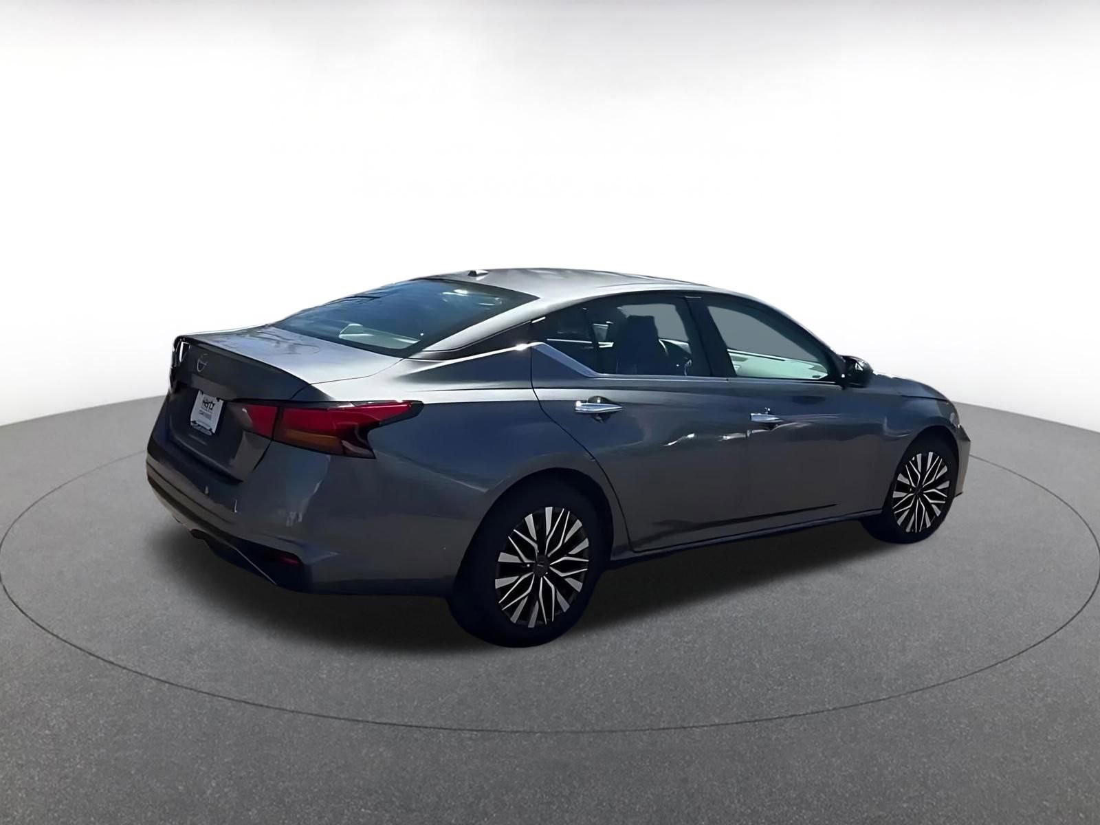 Used 2025 Nissan Altima 2.5 SV image 14