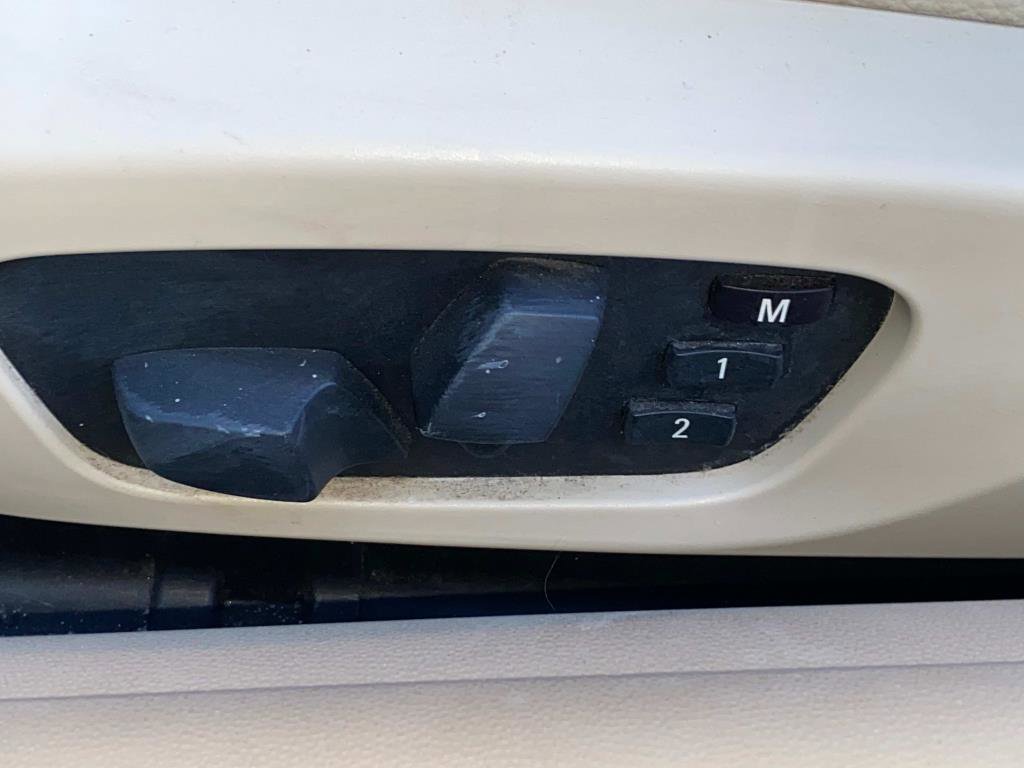 Used 2010 BMW 335i Convertible image 12