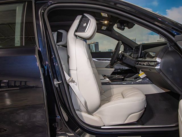 Used 2026 BMW 740i xDrive w/ Premium Package image 21