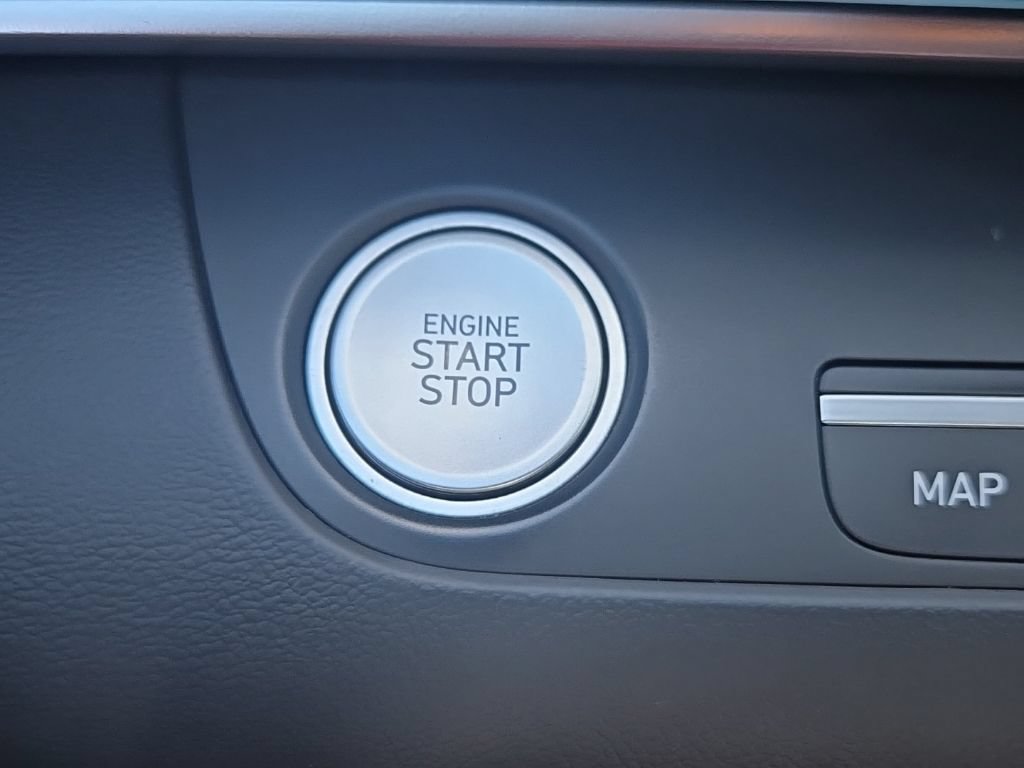 Used 2025 Hyundai Elantra Limited FWD image 22