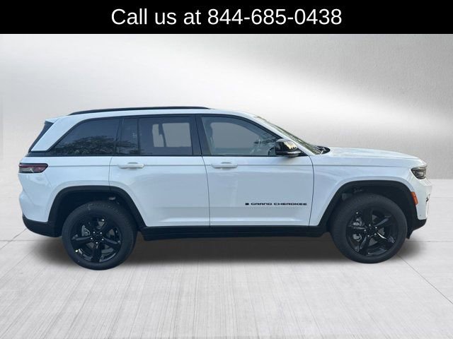New 2025 Jeep Grand Cherokee Limited w/ Luxury Tech Group II image 4