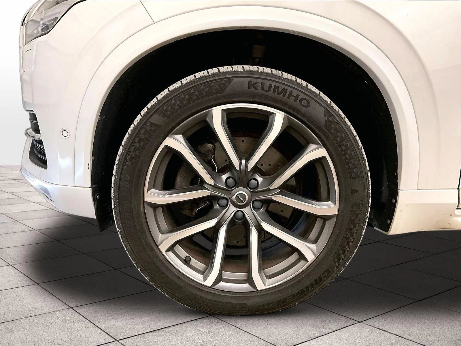Used 2017 Volvo XC90 T6 Momentum w/ Vision Package AWD/4WD image 8