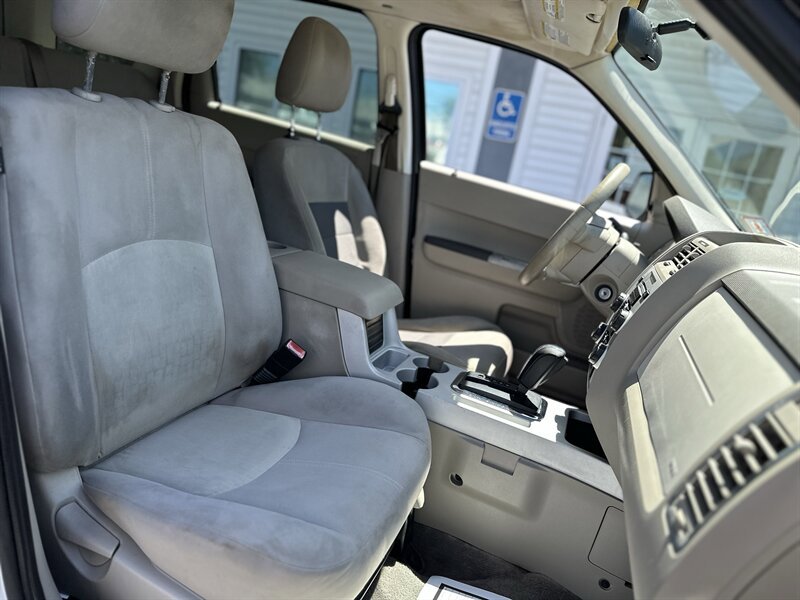 Used 2008 Mercury Mariner 4WD V6 image 14