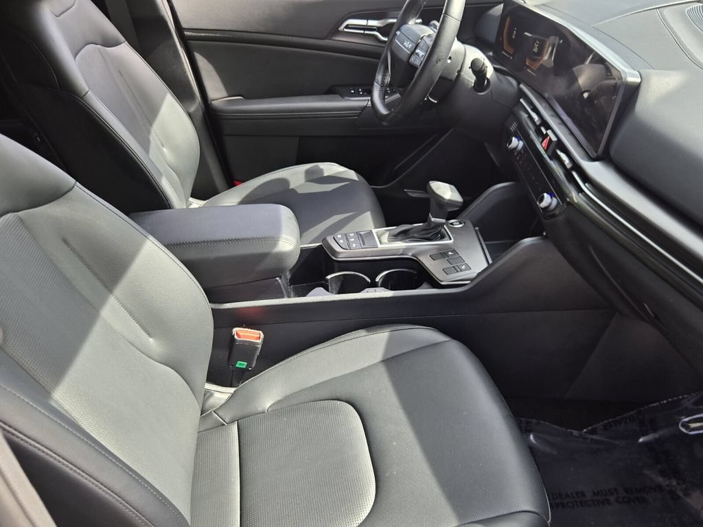Used 2026 Kia Sportage EX FWD image 17