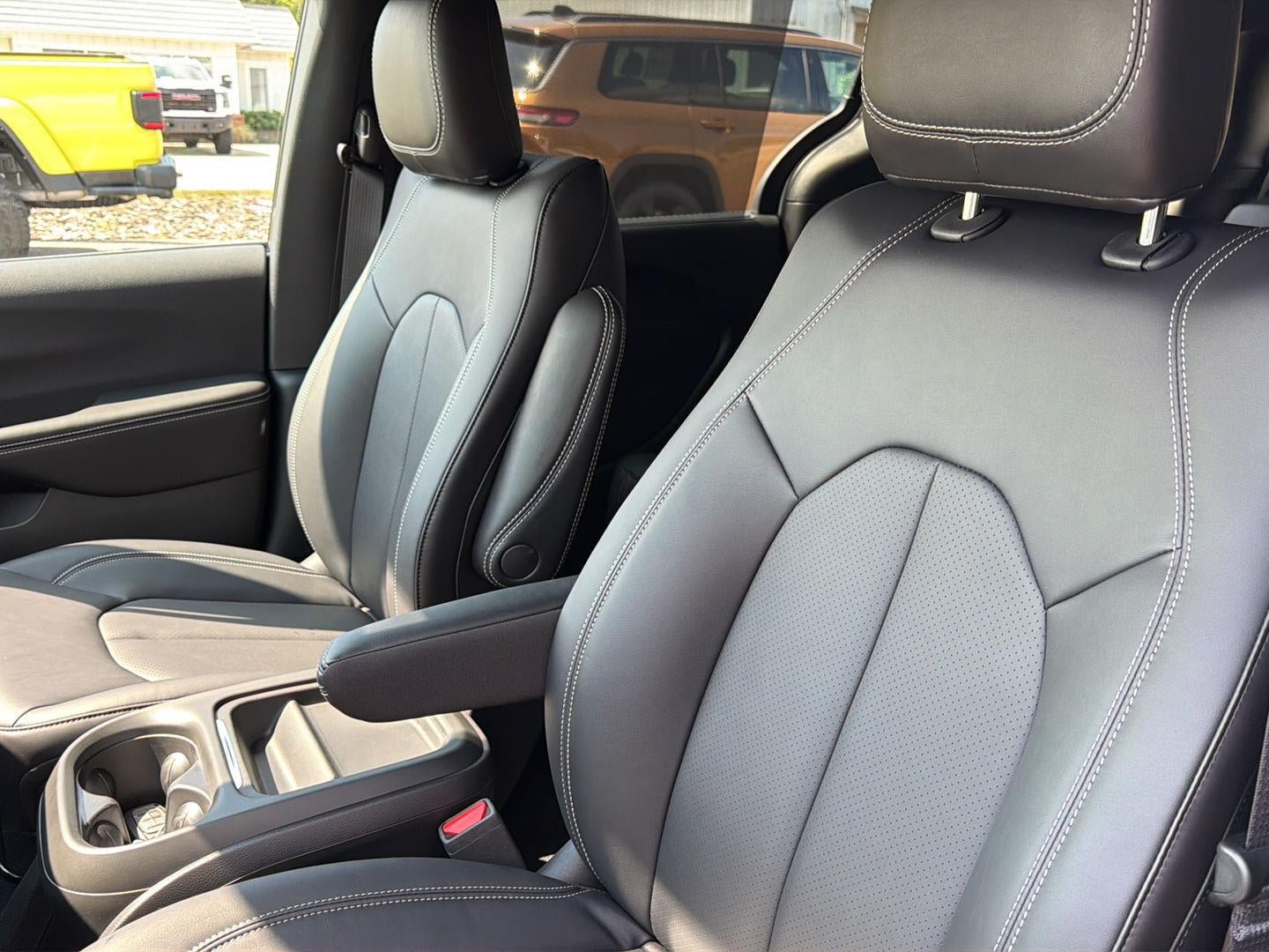 New 2027 Chrysler Pacifica Select AWD/4WD image 14
