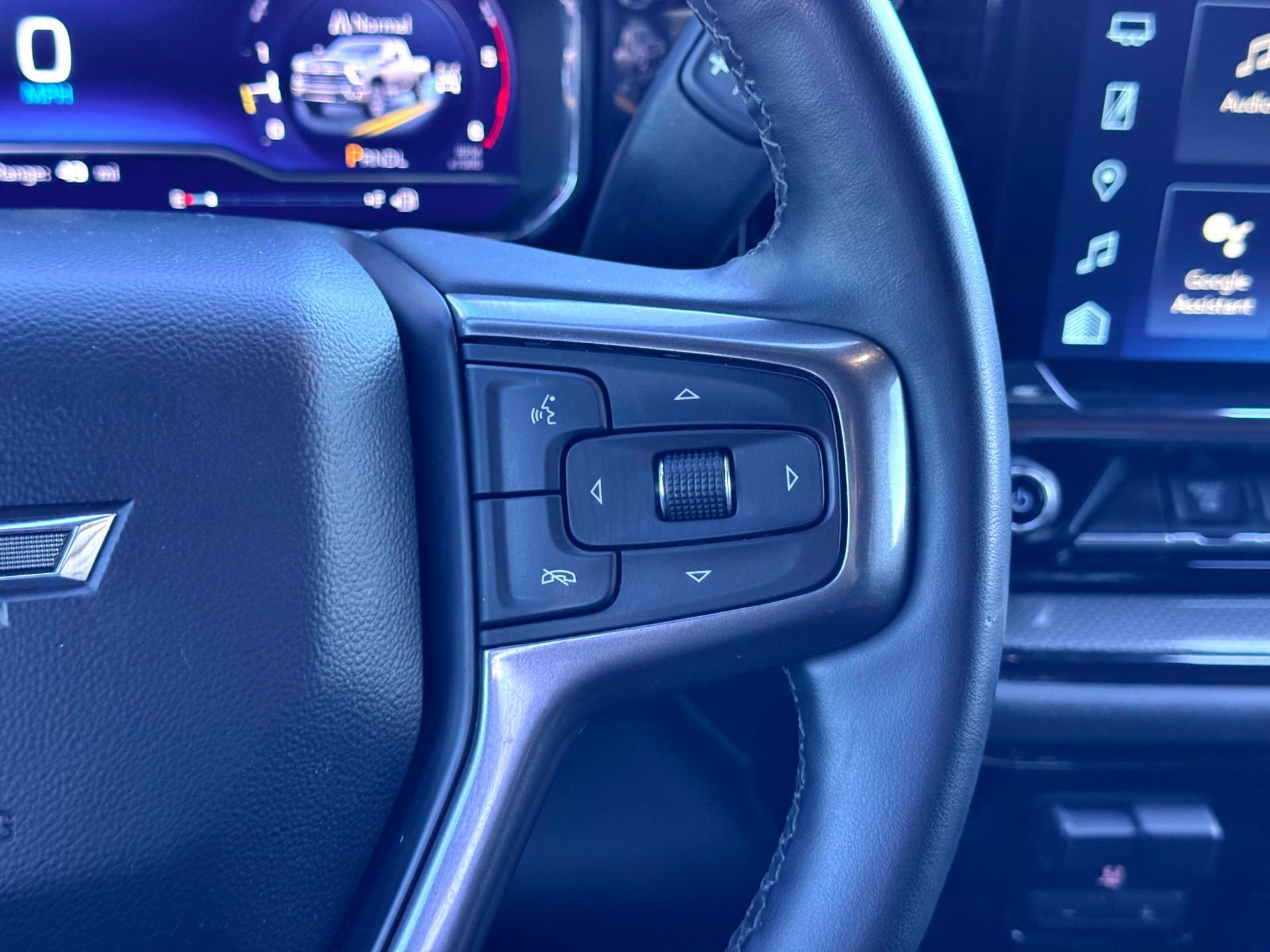 Used 2024 Chevrolet Silverado 2500 ZR2 w/ Technology Package image 30