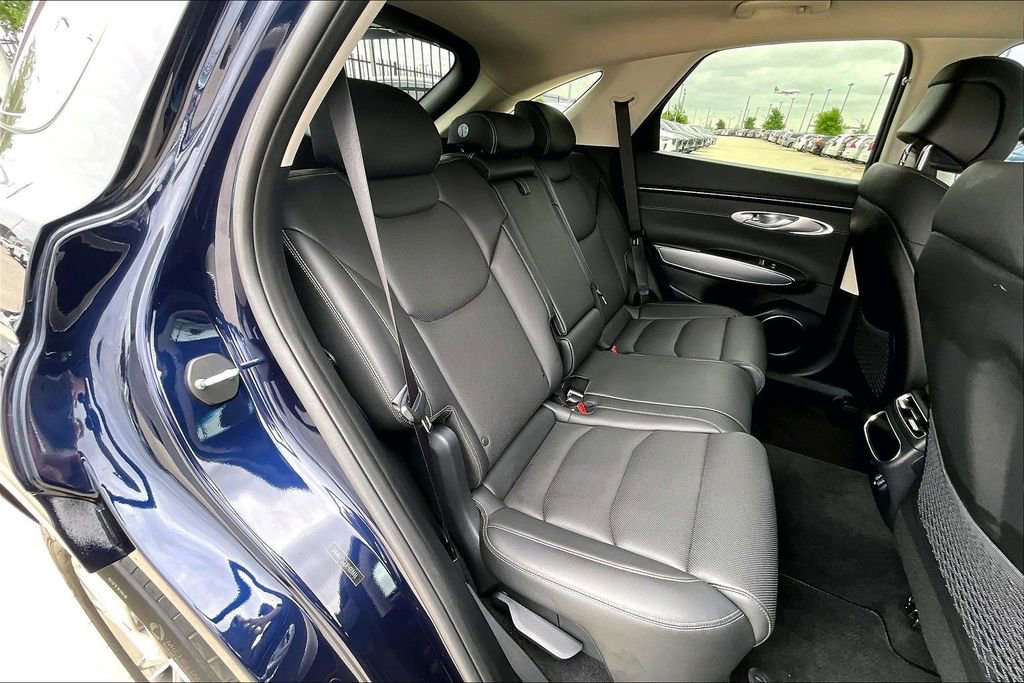 Used 2024 Genesis GV70 2.5T w/ Select Package image 33