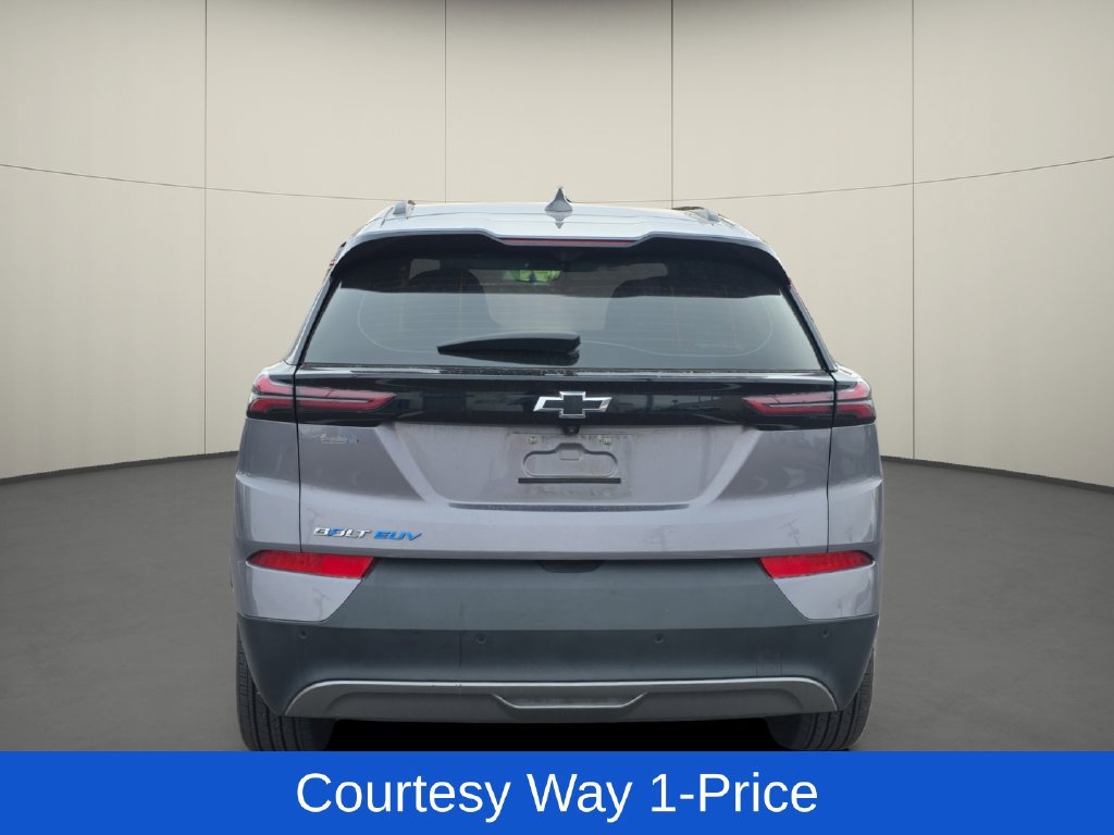 Used 2023 Chevrolet Bolt EUV Premier w/ Sun & Sound Package FWD image 8