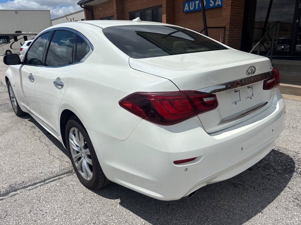 Used 2019 INFINITI Q70 Luxe RWD image 10