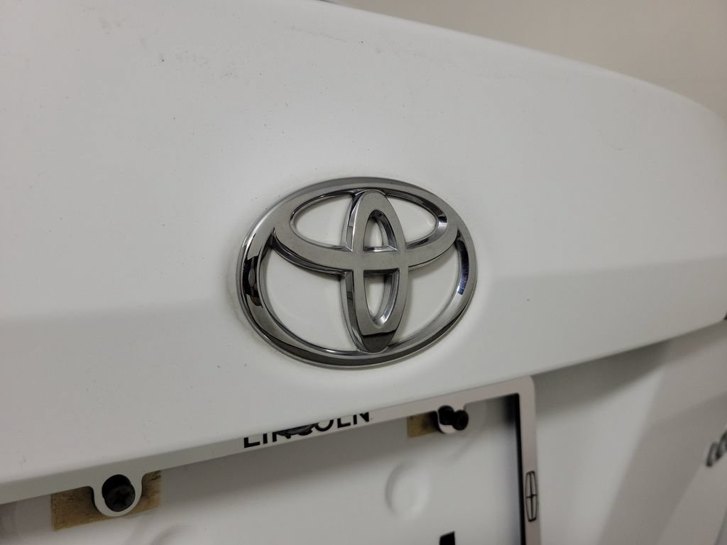 Used 2017 Toyota Corolla LE FWD image 5
