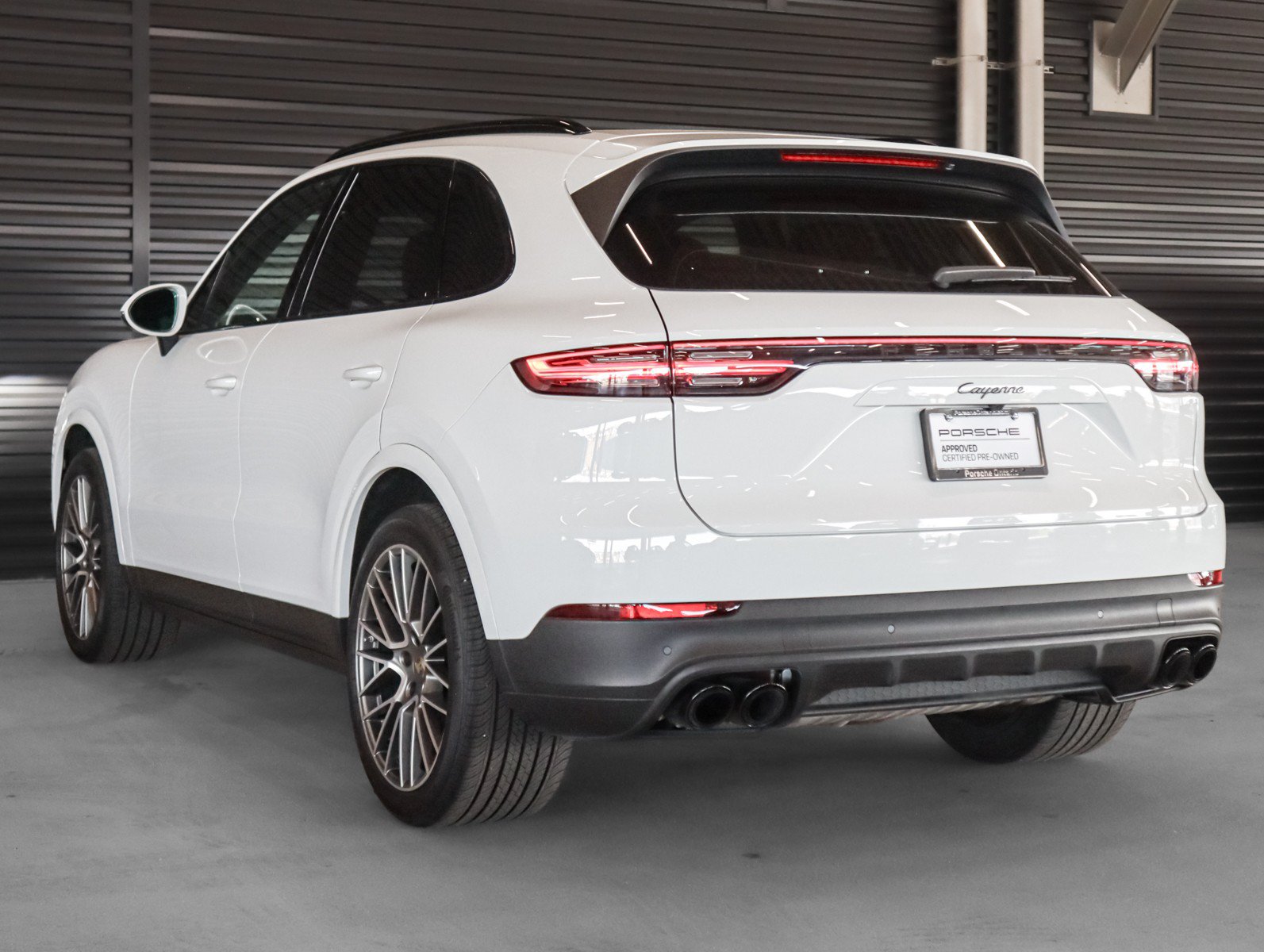 Certified 2023 Porsche Cayenne Platinum Edition AWD/4WD image 3