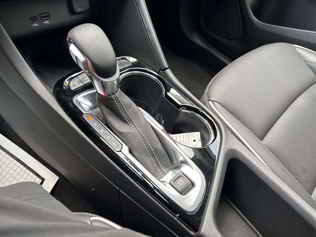 Used 2024 Buick Encore GX Avenir image 33