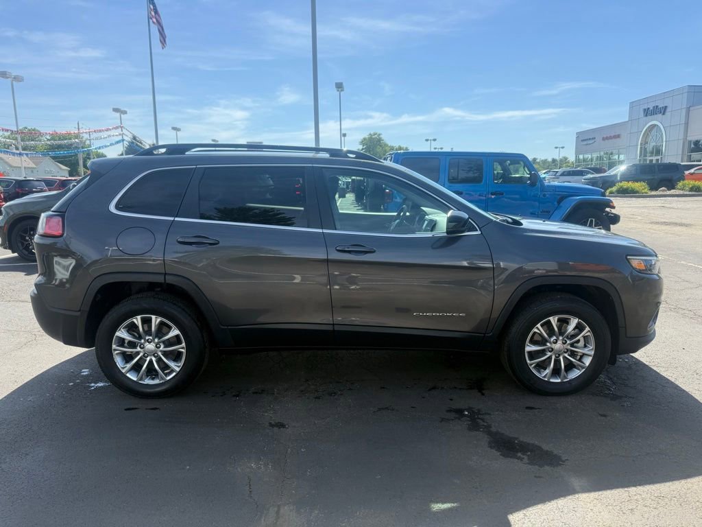 Used 2022 Jeep Cherokee Latitude Lux w/ Mopar Interior Package AWD/4WD image 2