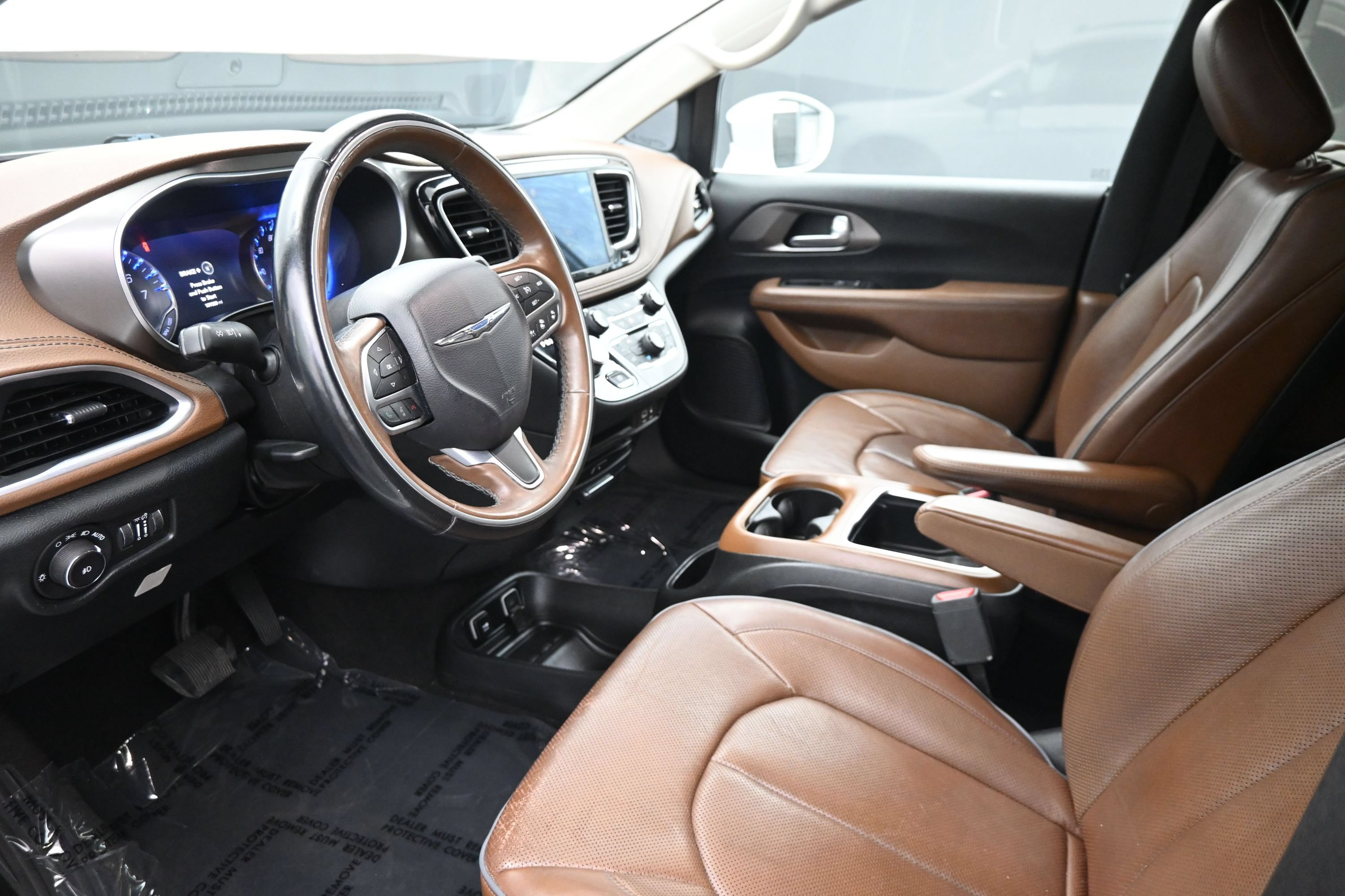 Used 2017 Chrysler Pacifica Limited FWD image 10