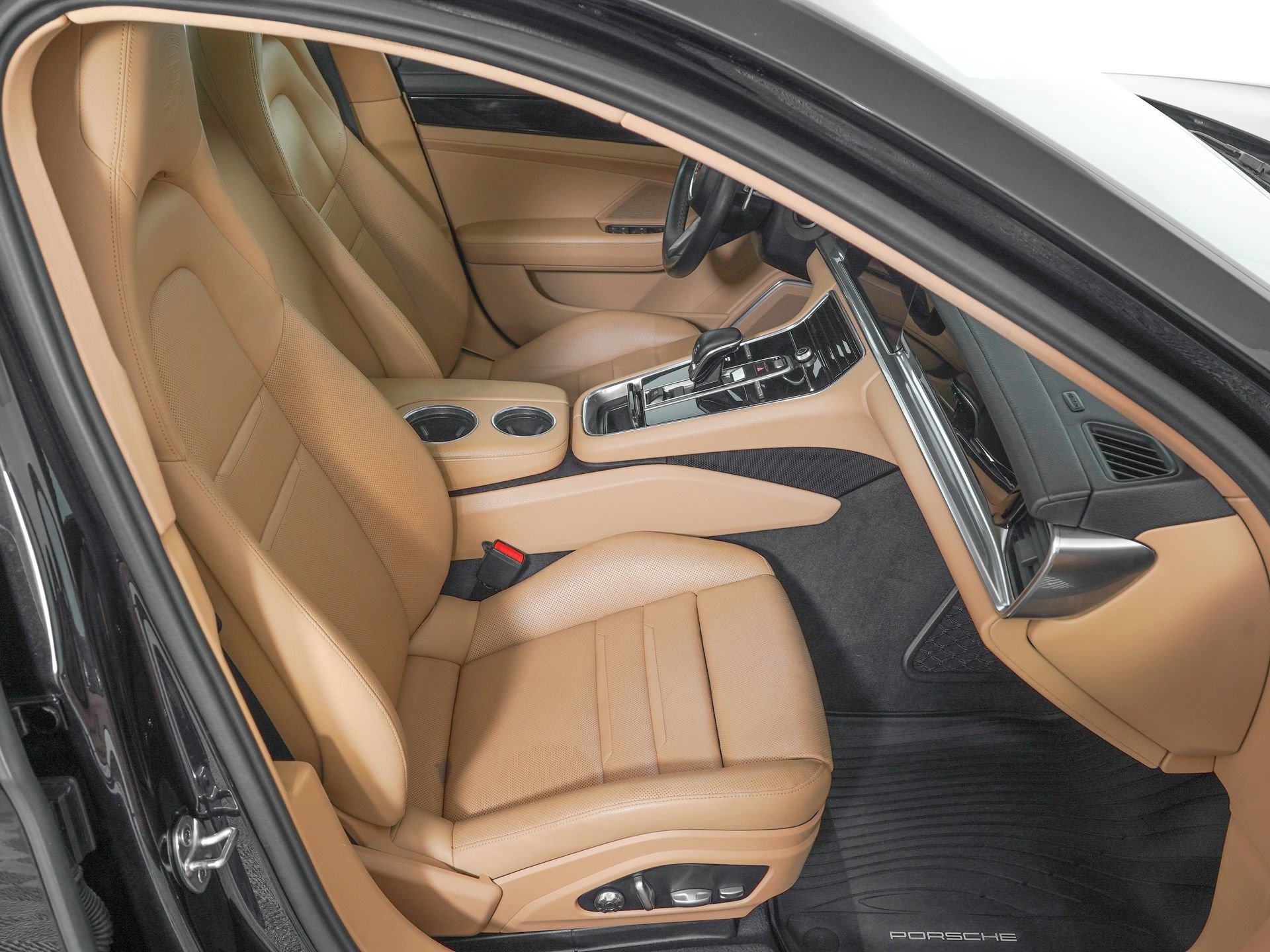 Used 2021 Porsche Panamera image 9