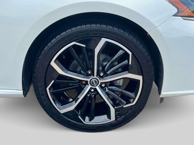 Used 2024 Nissan Altima 2.5 SR FWD image 8