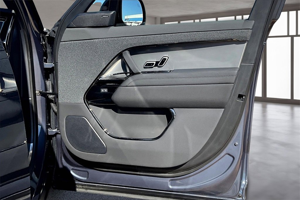 Certified 2025 Land Rover Range Rover Sport SE image 19