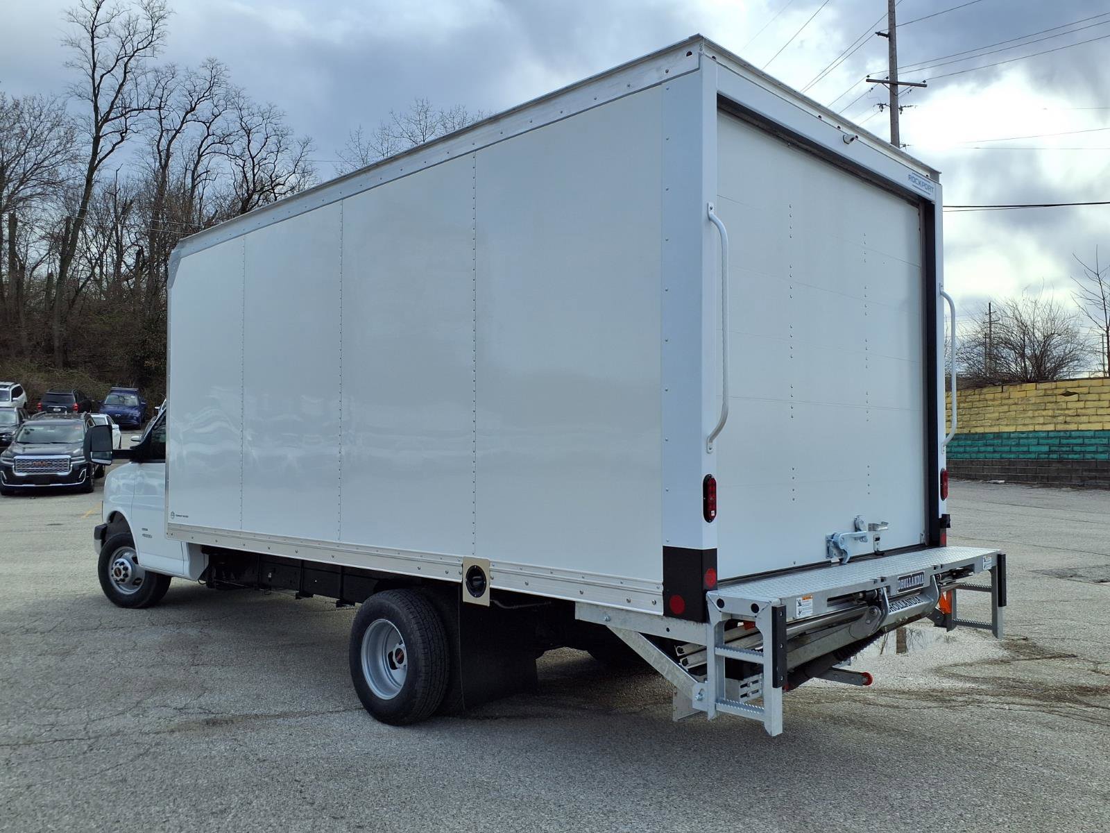 New 2026 GMC Savana 4500 w/ Power Convenience Package RWD image 19