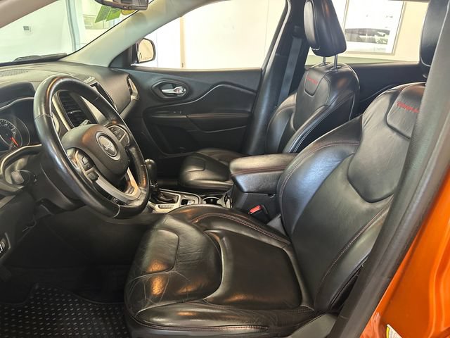 Used 2016 Jeep Cherokee Trailhawk w/ Leather Interior Group AWD/4WD image 22
