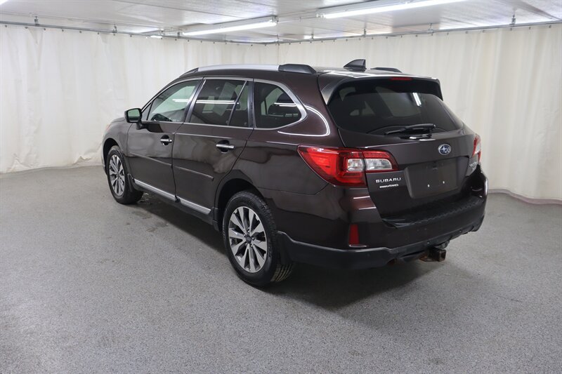 Used 2017 Subaru Outback 3.6R Touring AWD/4WD image 5