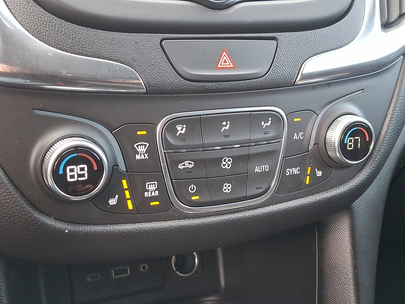 Used 2020 Chevrolet Equinox LT image 17