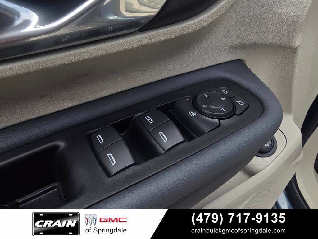 Used 2024 GMC Terrain Denali w/ Denali Premium Package AWD/4WD image 12