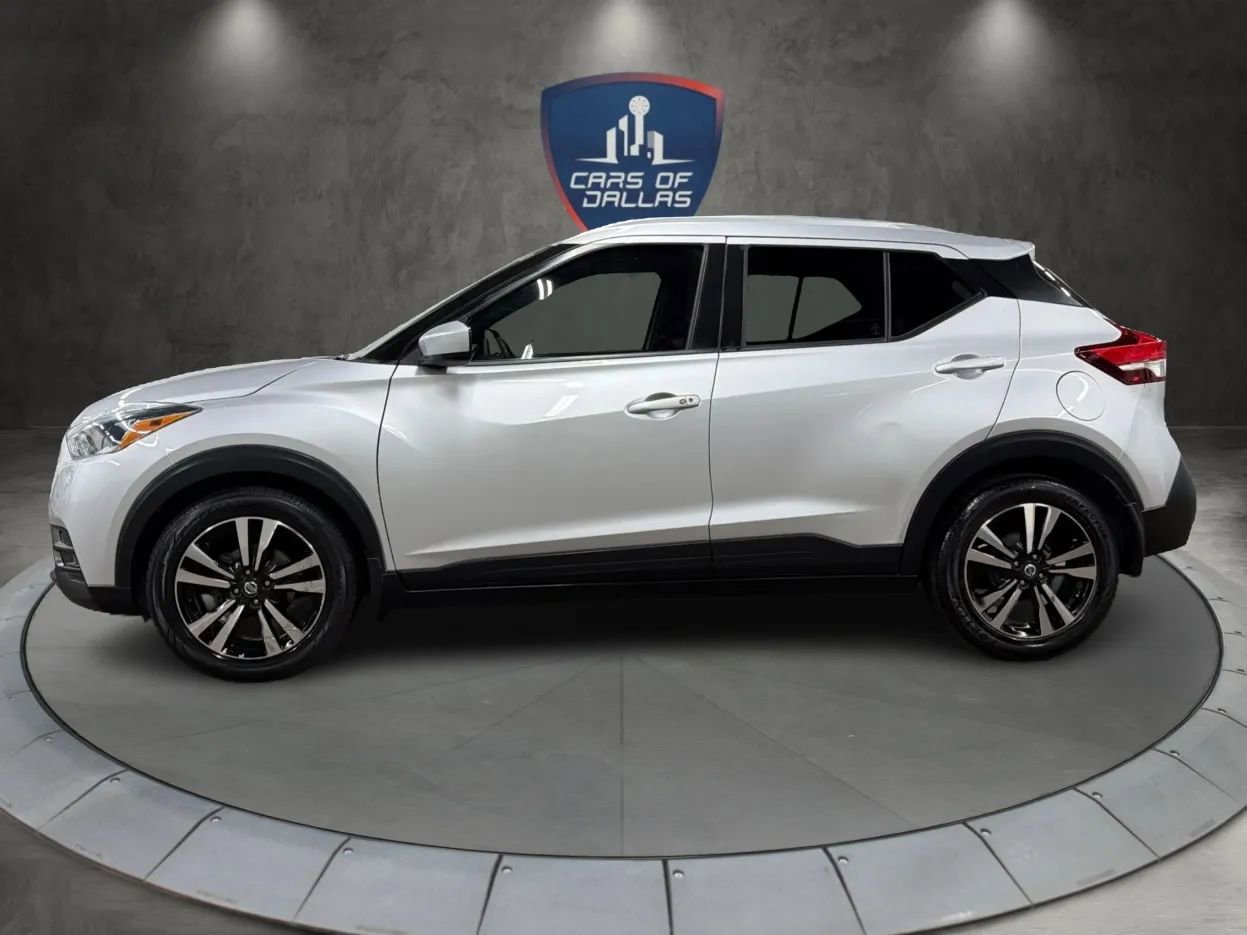 Used 2019 Nissan Kicks SV image 2