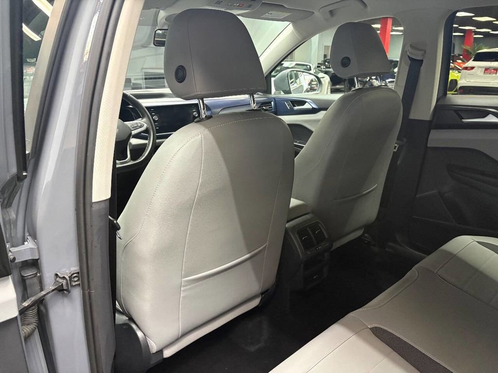 Used 2022 Volkswagen Taos SE FWD image 28