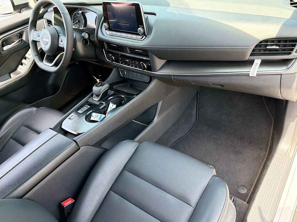 Used 2024 Nissan Rogue SV w/ SV Premium Package image 17