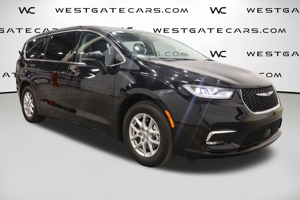 Used 2024 Chrysler Pacifica Touring-L