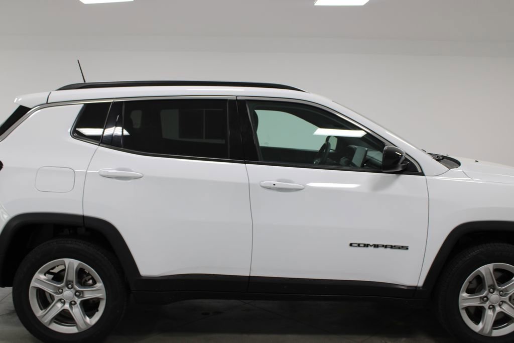 Used 2024 Jeep Compass Latitude image 11