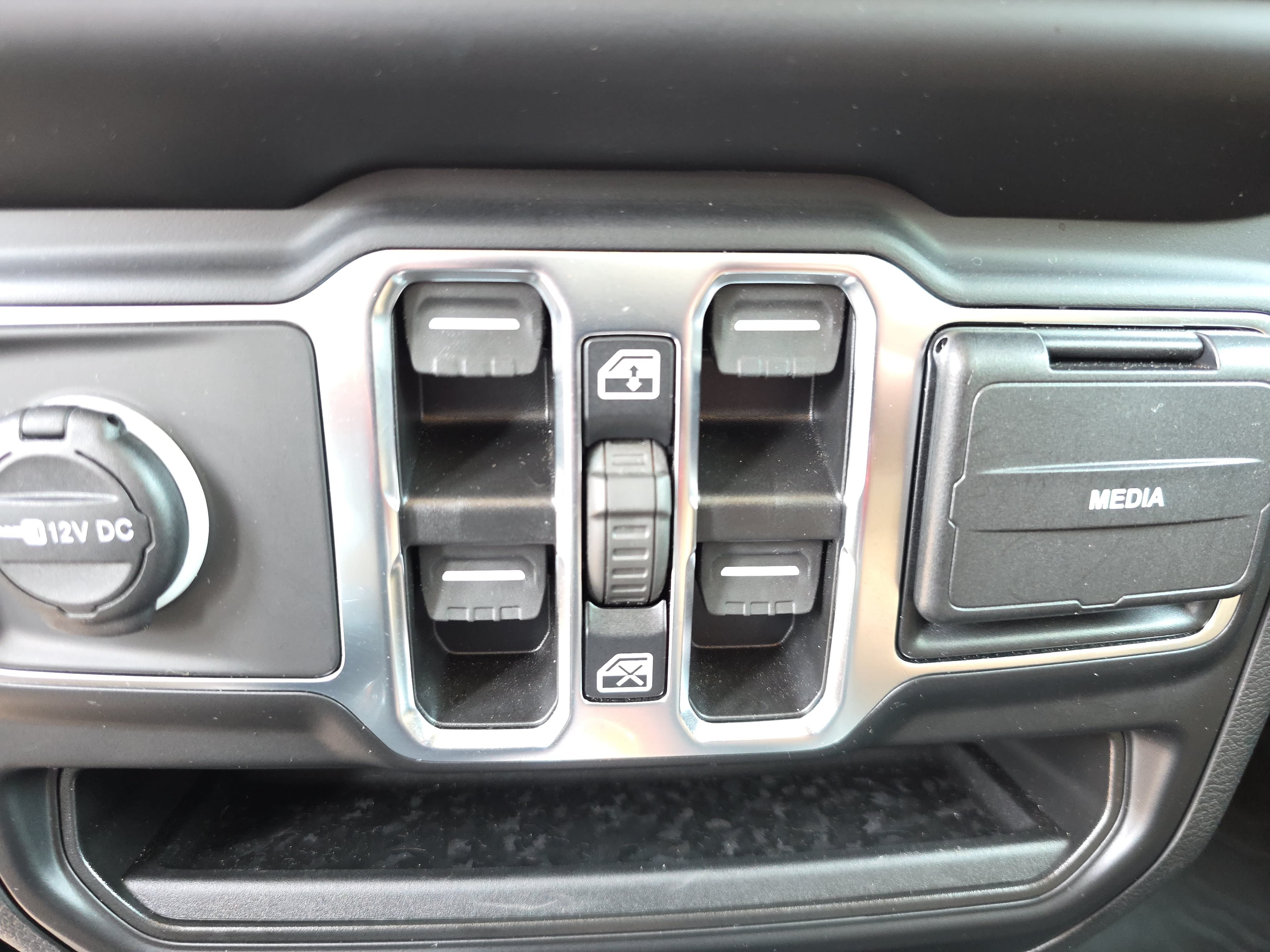 Certified 2023 Jeep Gladiator Overland w/ Popular Equipment Package AWD/4WD image 25